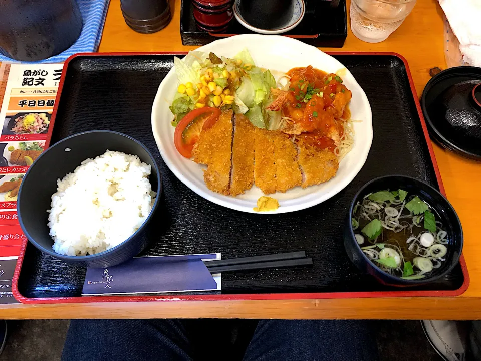 日替わり定食(ロースカツとエビチリトマト)|しのぶさん