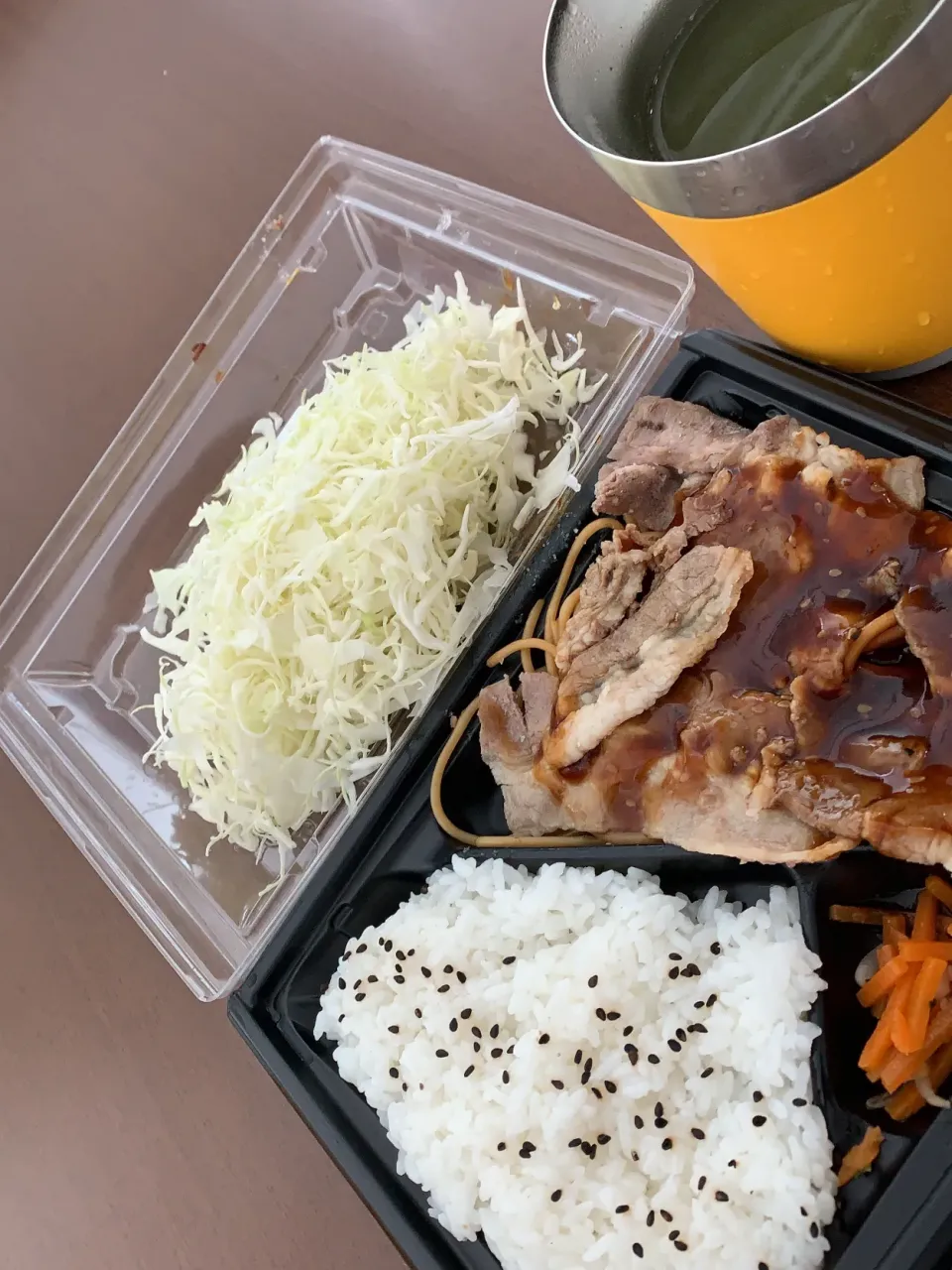 焼肉弁当  キャベツ追加|あつぅさん