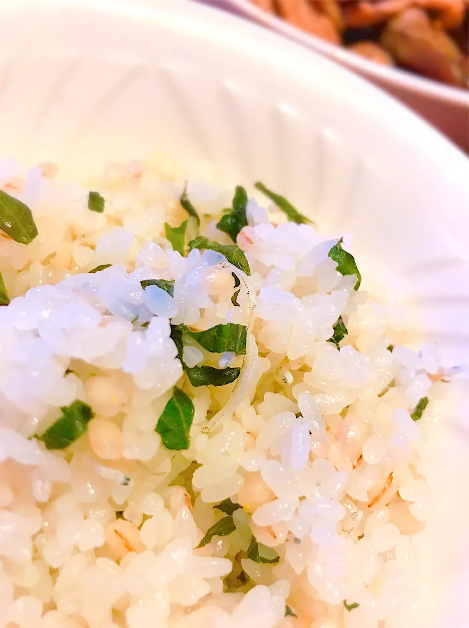 Snapdishの料理写真:超超手抜き料理。ごま油香る、じゃこと青じそ和えご飯( ﾟДﾟ)ｳﾏｰ|舞さん