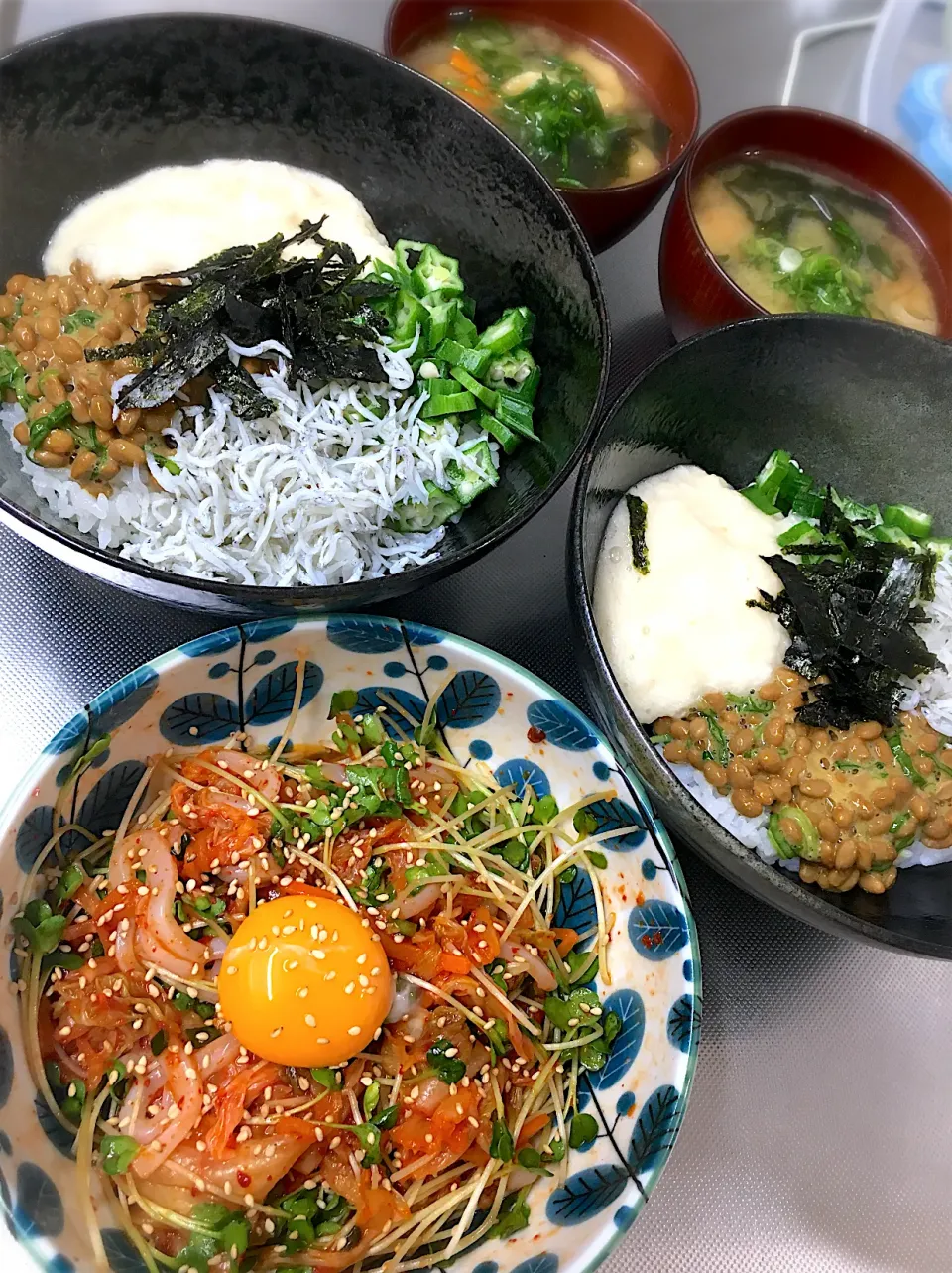 キムチとイカの濃厚ごま油和え、ねばねば丼|まいまいさん