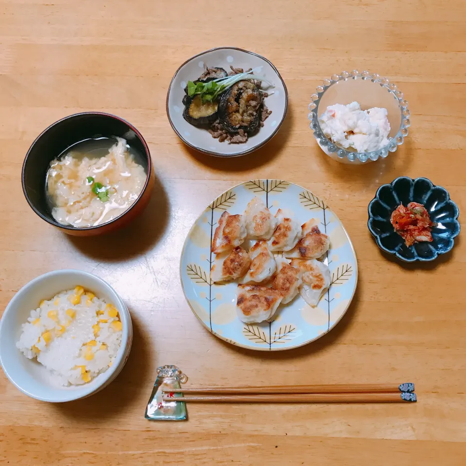 茄子とひき肉のめんつゆ炒め🍆                             ポテサラ🥔|ちゃみこさん