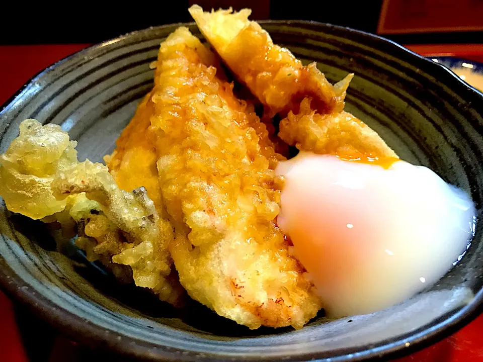 厚切りとり天丼 半熟卵のせ 黒酢たれ|なお🅿️さん