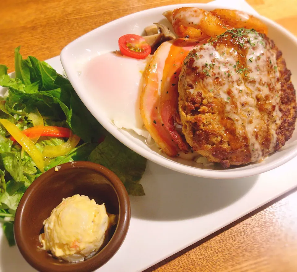 町田 猿カフェの ロコモコ丼|Gigi Cafeさん