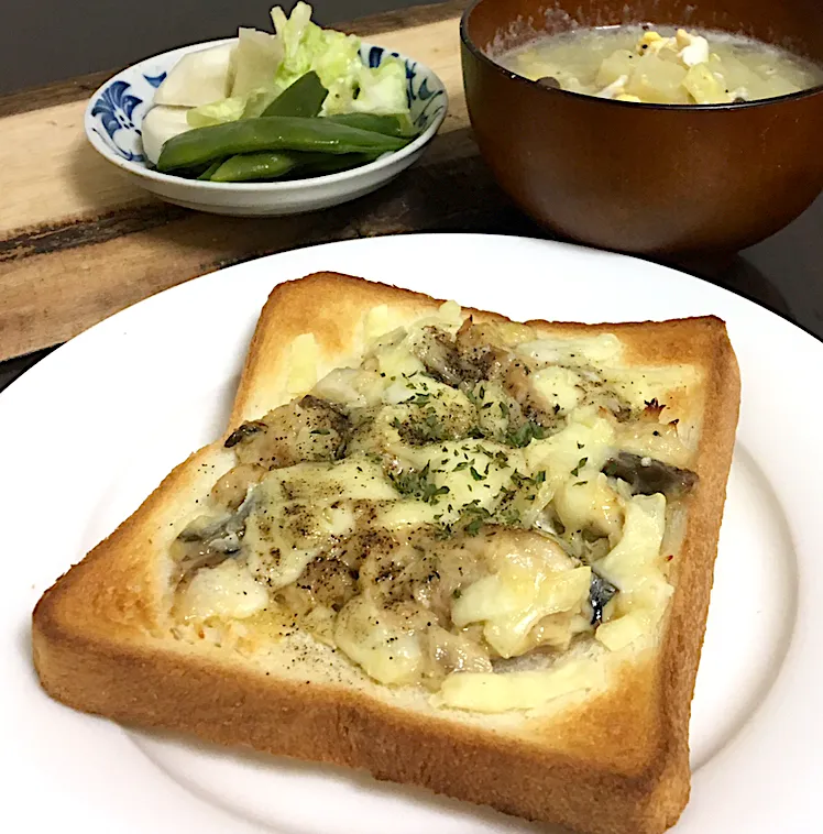 朝ごはん☀️☀️🔆断酒110日目                          煮サバのマヨチートースト|ぽんたさん