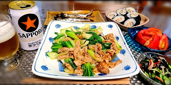 豚肉とチンゲン菜のオイスター炒め🌱
ししゃも
キュウリとワカメとカニかまの酢の物🦀
本日の巻き(ツナとしそ巻き)🍺|bisenさん