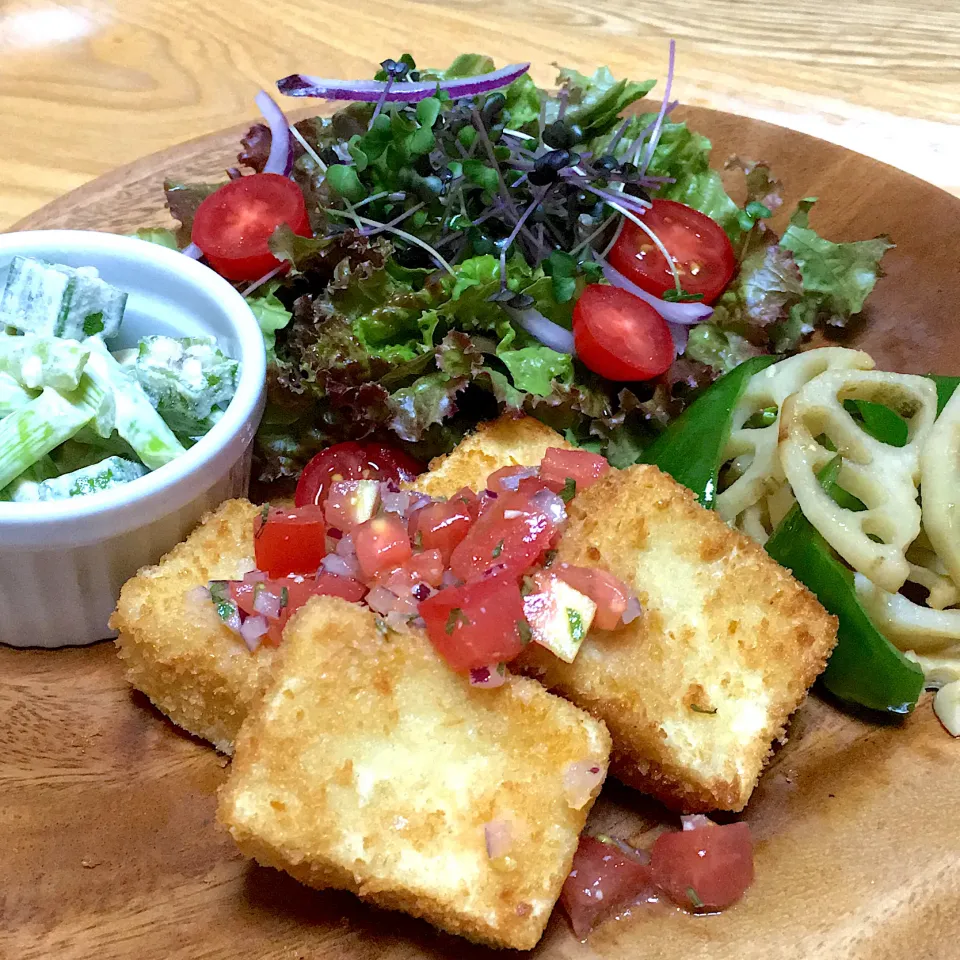 Snapdishの料理写真:ベジごはん。高野豆腐のカツ、れんこん、ピーマンの山椒きんぴらとアスパラの明太マヨ和え|yokoさん