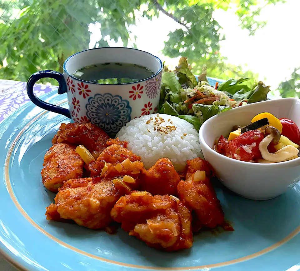 昼ごはん  鶏チリ定食|砂雪さん