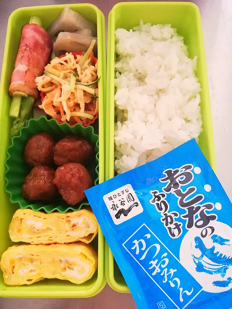 夏休みの学童弁当
〜おとなのふりかけだけど、7歳児に捧ぐ〜|pigmegさん