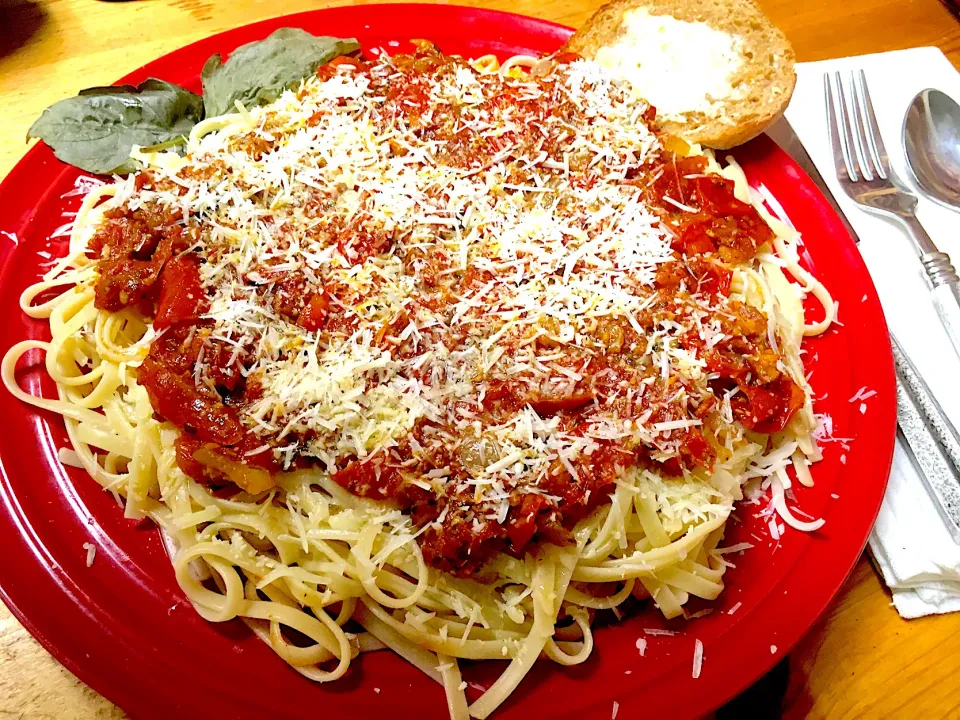 Fresh Cherry Tomato Linguini with Olive Oil, Basil, Chicken Hill-shire Farm Sausage Links, Onions, Garlic Black Pepper, Paprika, Basil, Herbs and Spices|Michaels Culinary Adventuresさん