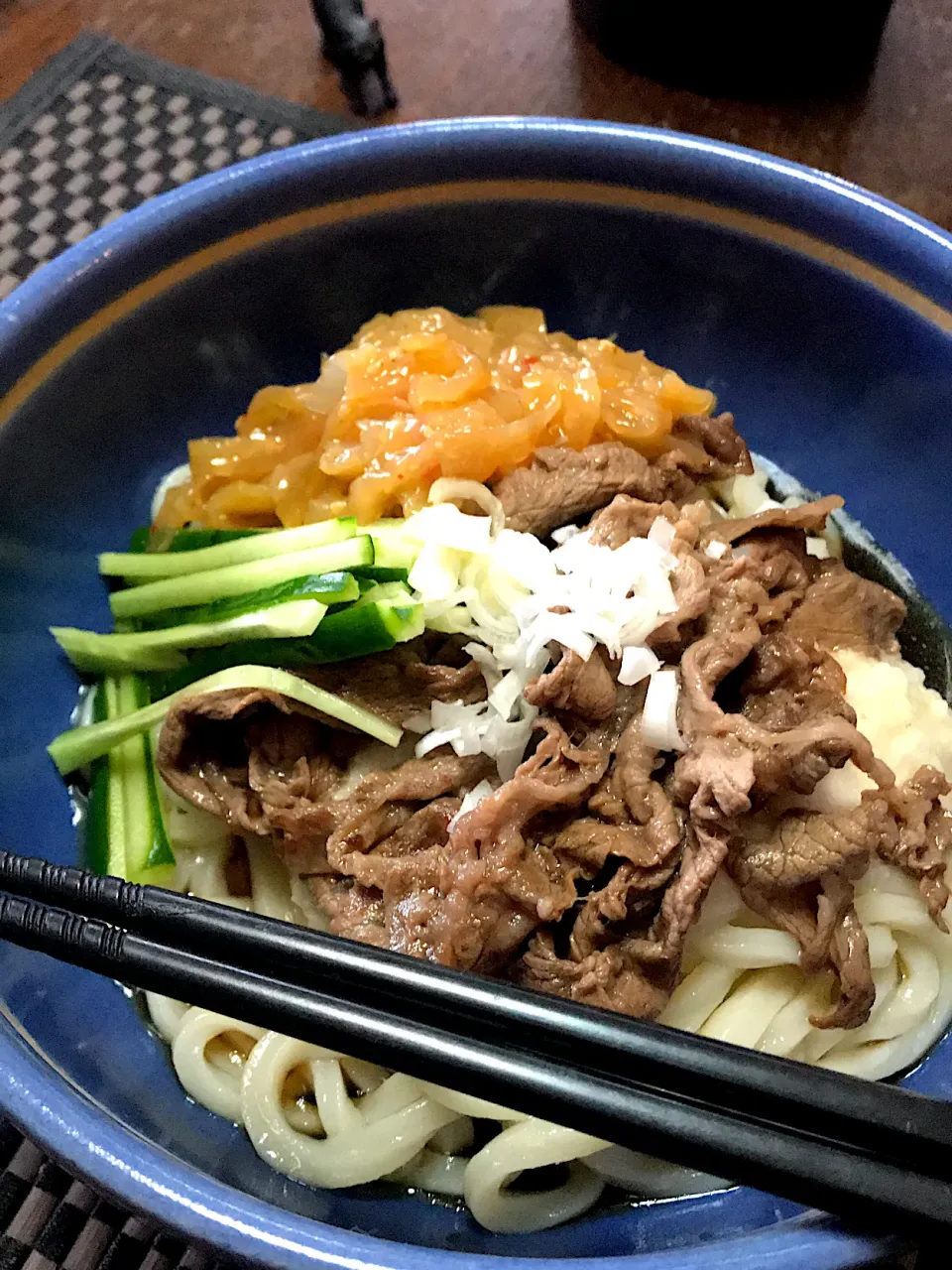 牛肉と中華クラゲととろろがけ冷やし讃岐うどんなり|ま〜てぃんさん