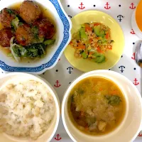 もち麦ごはん 肉団子の甘酢おろし和え 納豆サラダ 味噌汁|今日の給食ですさん