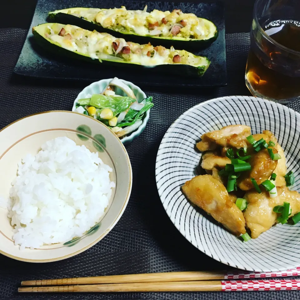 ズッキーニのチーズ焼き、鶏むね肉の甘酢煮、小松菜のコーンマヨ和え|ちぐあささん