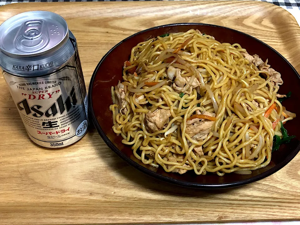 Snapdishの料理写真:今日の夕食  ☆焼きそば  ビール🍺|まぁたんさん