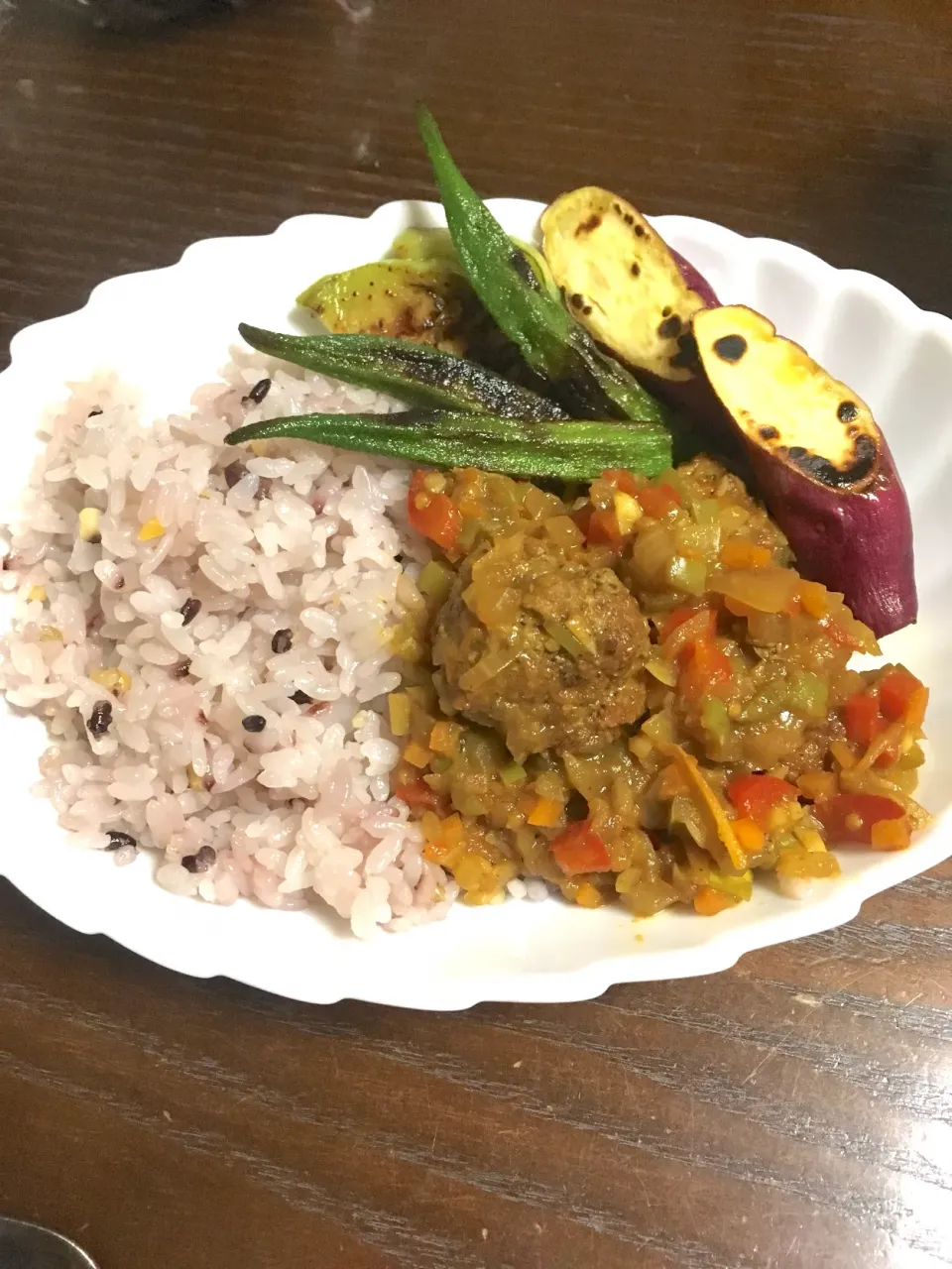 Snapdishの料理写真:ミートボールカレー|TOMOさん