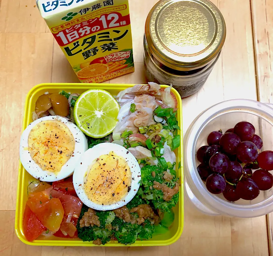 Snapdishの料理写真:麺弁当🍜 茹で鶏、トマトマリネ、なめこ、ブロッコリー、すだち on 半田麺|Chieimeshiさん