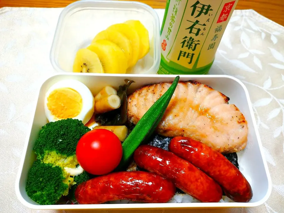 Snapdishの料理写真:7/29のお弁当
海苔弁当
カジキマグロの塩麹漬け、ウインナーなど|卯月さん