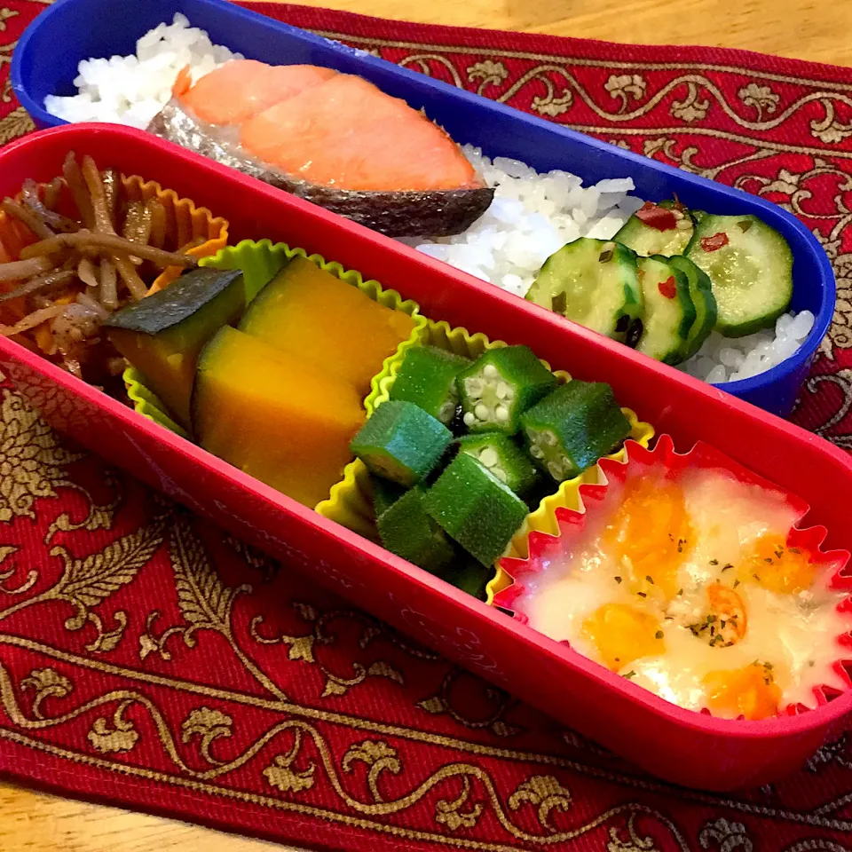 海老グラタンと、オクラの昆布和えと、南瓜の煮物と、きんぴら牛蒡と、焼き鮭弁当|もえさん