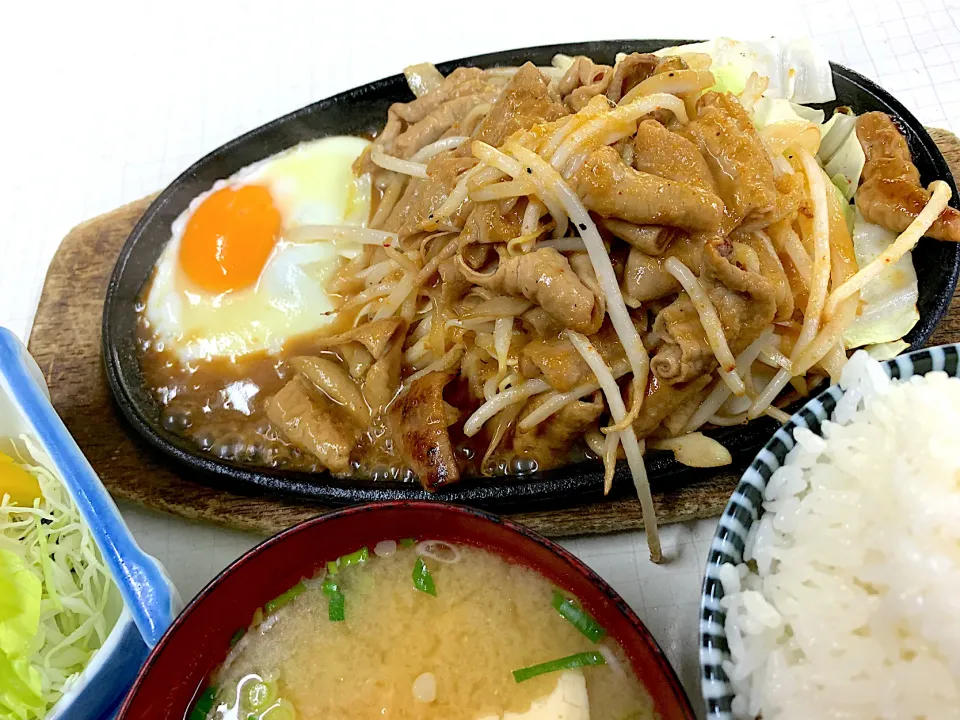 ホルモン定食|ぶりっとさん