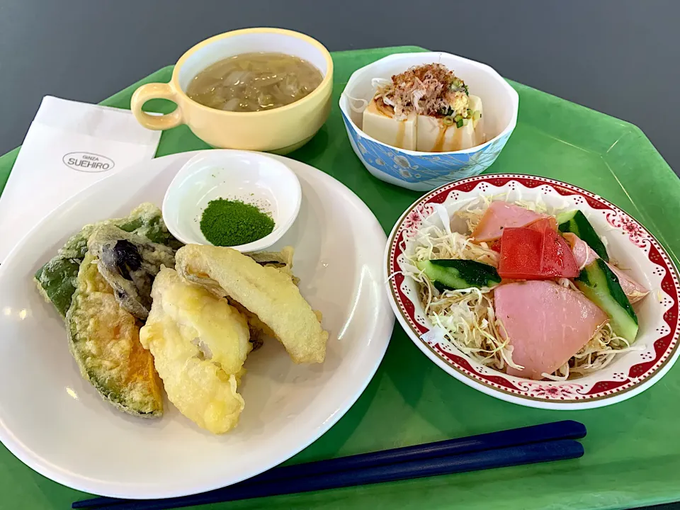 キスと夏野菜の天ぷら、冷奴、ハムサラダ、白菜と挽肉のスープ|Tadahiko Watanabeさん