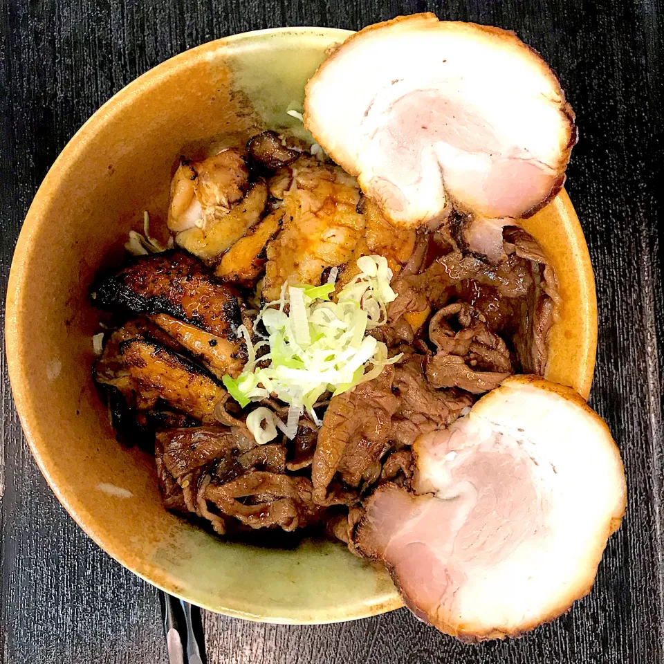 座・肉丼 肉のロータリー三楽🐄🐷🐔|なお🅿️さん