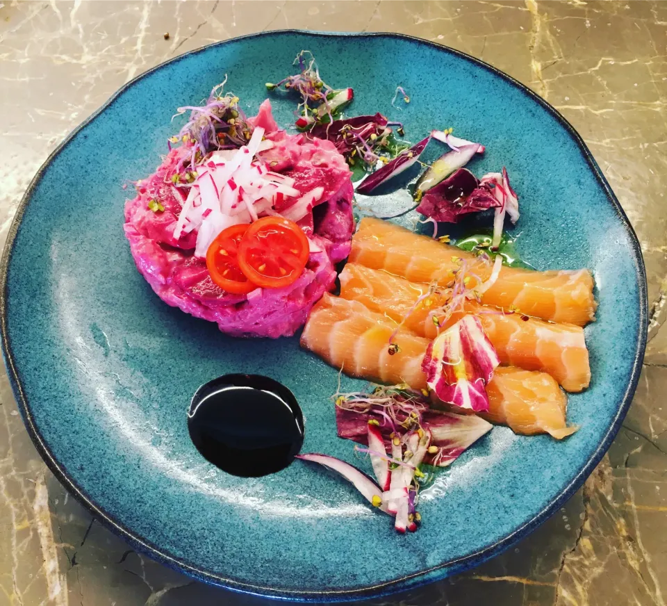 Salmon sashimi w/ beet roots salad|tさん