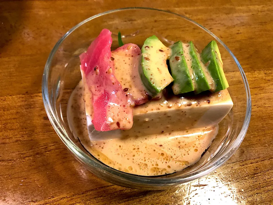 マグロとアボカドののっけ豆腐|しのぶさん