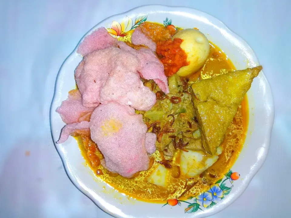 ketupat sayur telor tahu👌|Lenny Marlinaさん