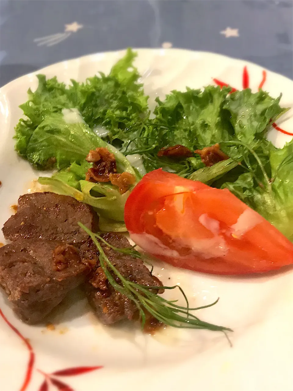 ガーリックビーフステーキ🥩  サラダ🥗チーズドレッシング|ch＊K*∀o(^^*)♪さん