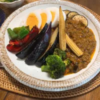 Snapdishの料理写真:夏野菜たっぷりのキーマカレー|ゆかりんさん