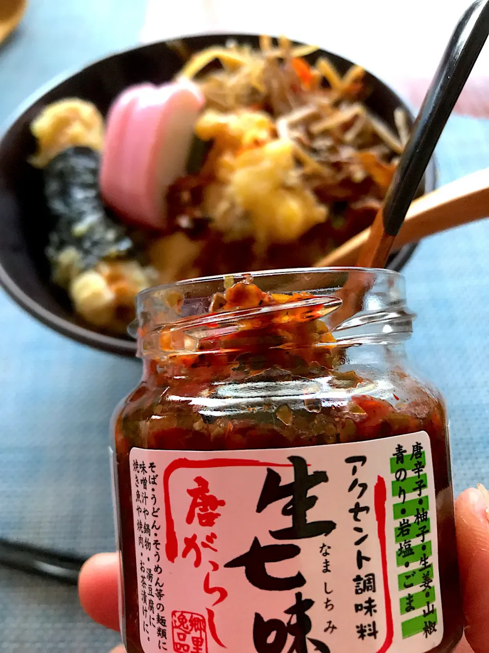 舞茸と竹輪天ぷら蕎麦にアクセントは ヨッチャンさんの信州土産  生七味 ヒーヒー🔥|シュトママさん