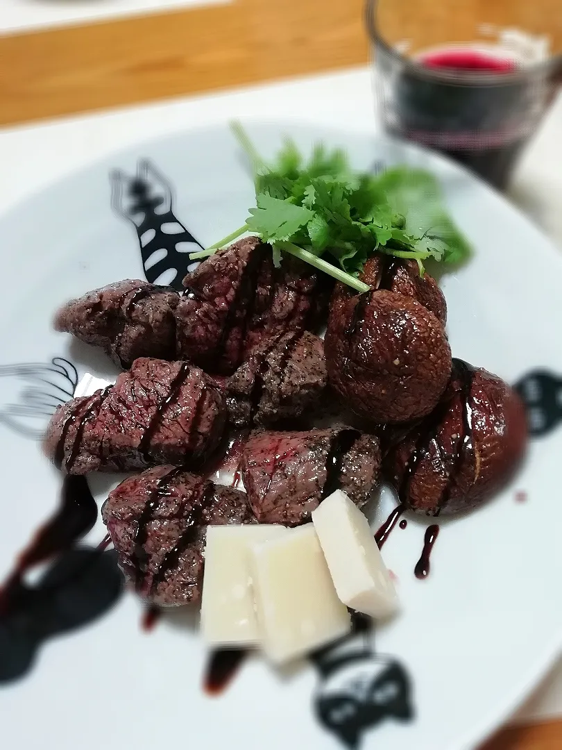 🐂ヒレステーキ🥩🍴
ナチュラルチーズ🧀
豪華なディナーでした😋|エスニックナーサーンさん