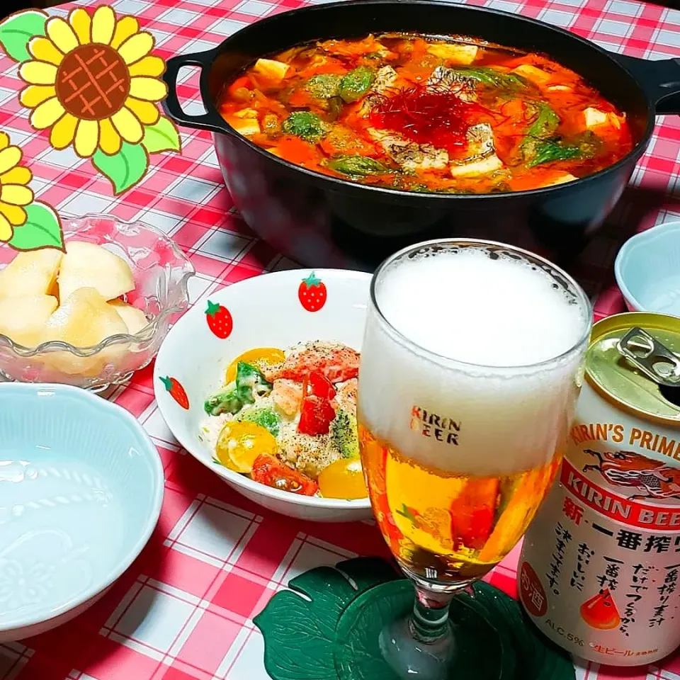 今夜の晩ご飯🌃🍴
🍀夏野菜と鯛の海鮮チゲ鍋
🍀カニかまとトマト、アボカドのポテサラ
🍀桃🍑|yukaringoさん