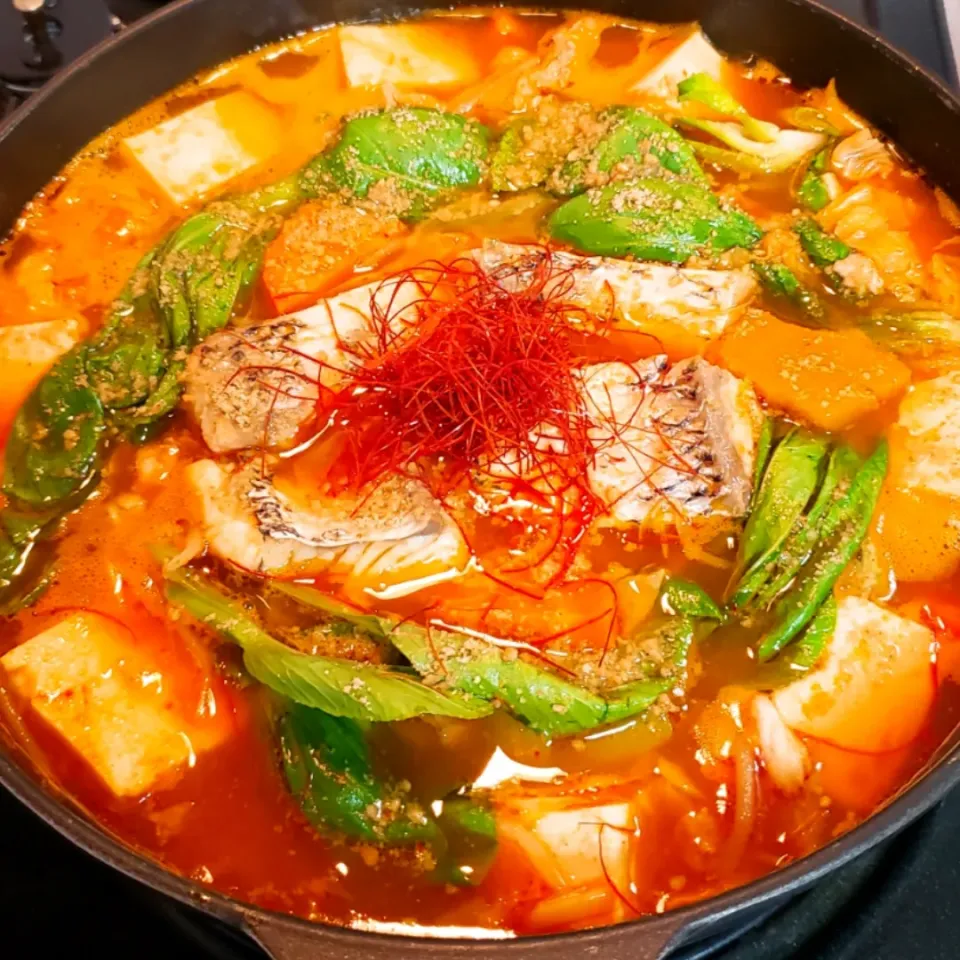 Snapdishの料理写真:夏野菜と鯛の海鮮チゲ鍋🍲|yukaringoさん