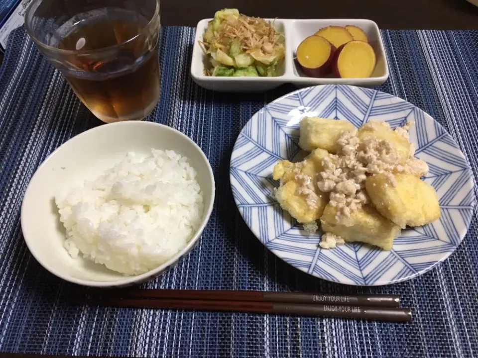 揚げ豆腐の鶏そぼろあん、さつまいもレモン煮、茹でキャベツおかかポン酢|ちぐあささん