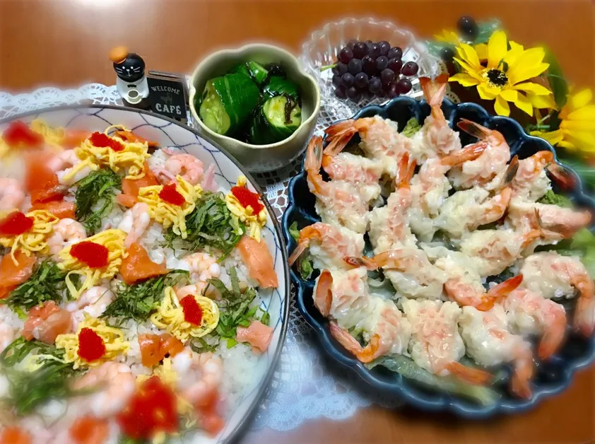 Snapdishの料理写真:ちらし寿司&海老まるごとシュウマイ🦐|バシュランさん