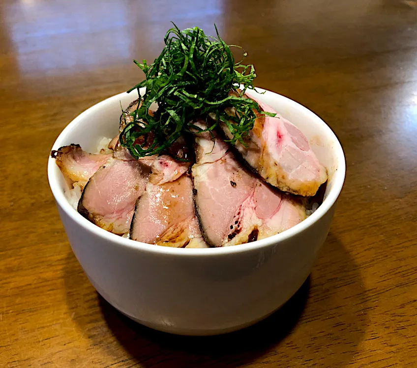 Snapdishの料理写真:ガチ麺道場さんのチャーシューで💗チャーシュー丼✨|いく❤️さん