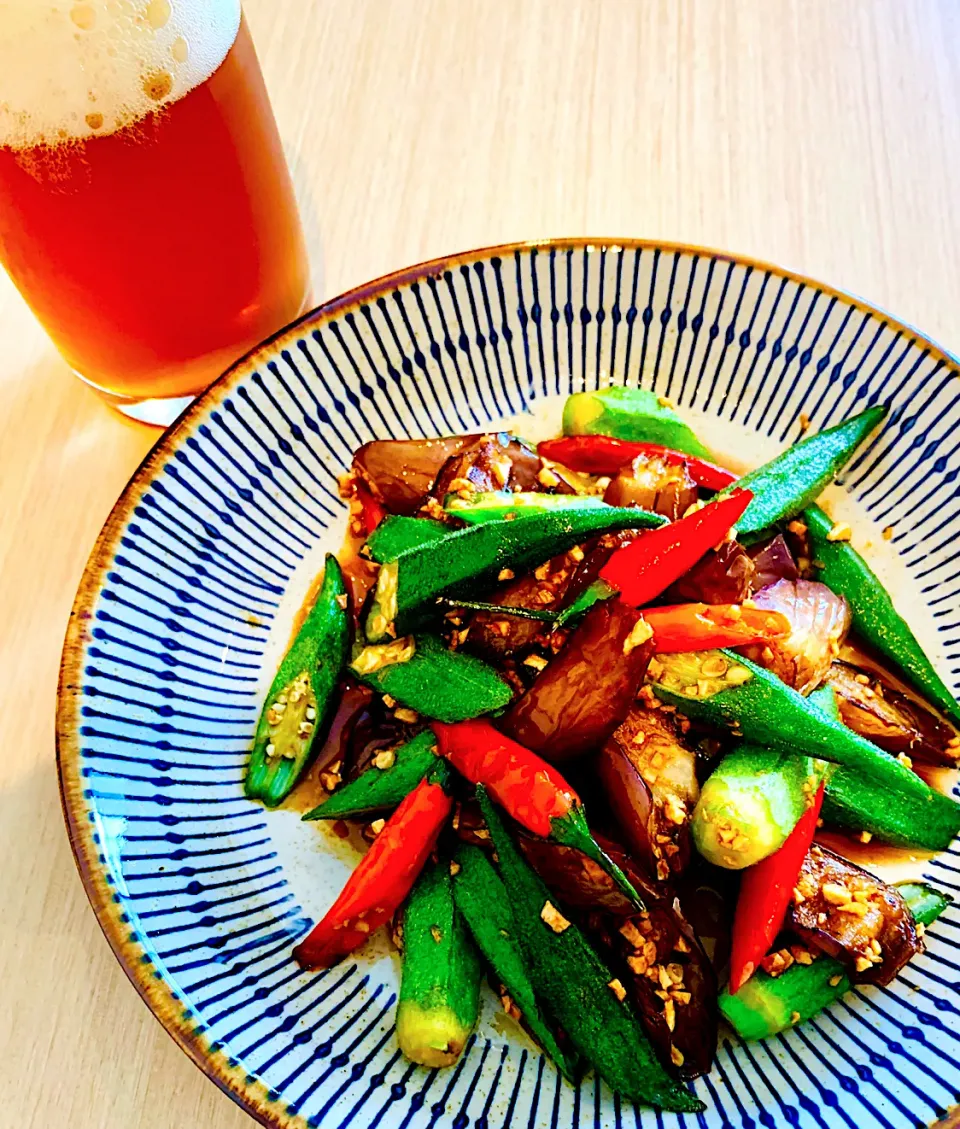 今日のおつまみ🍺夏野菜のニンニクごま油炒め😋|ぽくくんさん