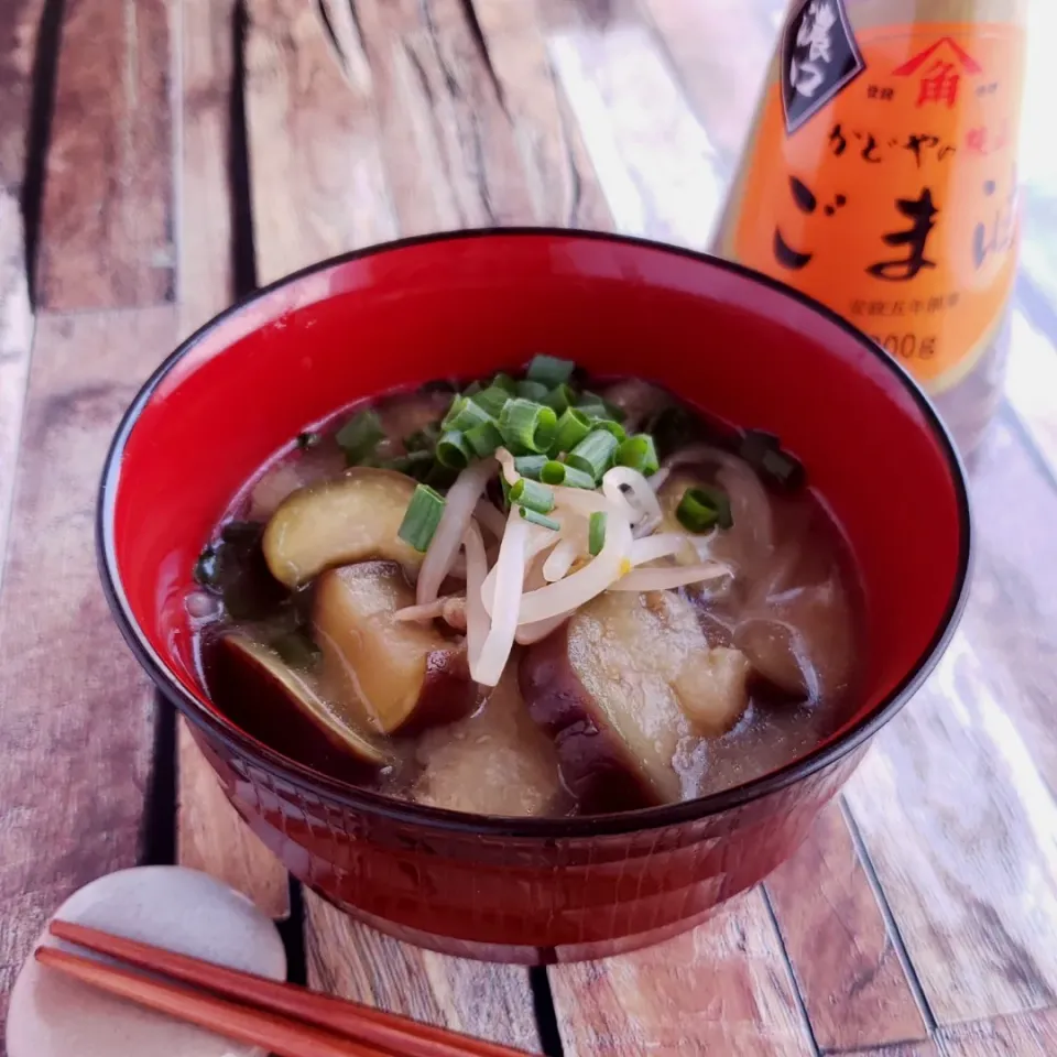 Snapdishの料理写真:ごま油香る茄子のお味噌汁|ayaoさん