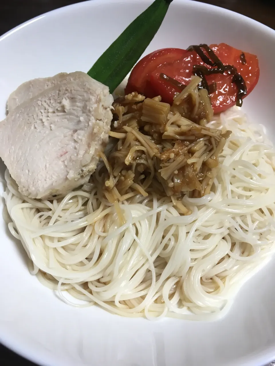 Snapdishの料理写真:容子さんの梅干し入りなめ茸入りぶっかけ素麺|TOMOさん