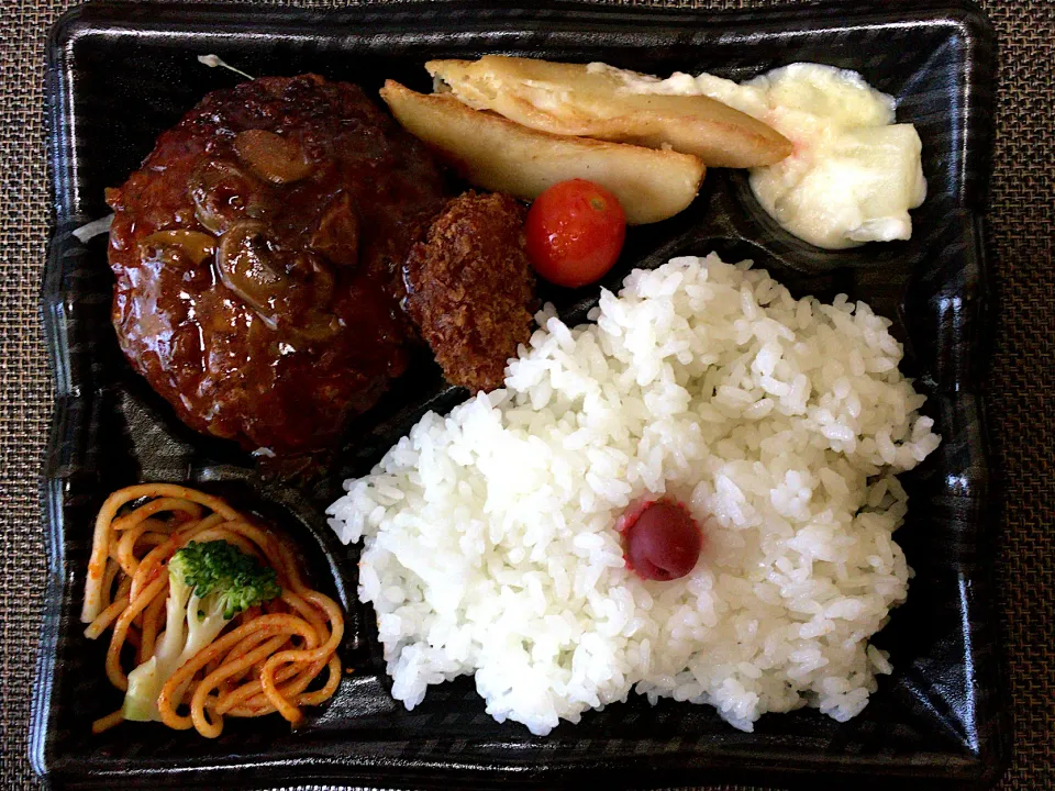 Snapdishの料理写真:ハンバーグ弁当|ばーさんさん