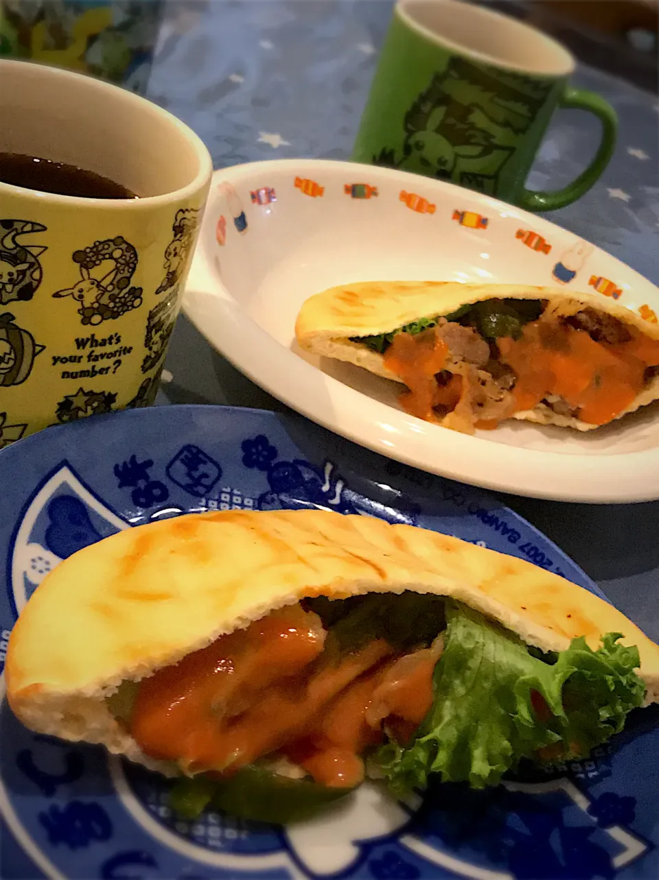 Snapdishの料理写真:牛肉とピーマンのケバブ風サンド🥙  コーヒー☕️|ch＊K*∀o(^^*)♪さん