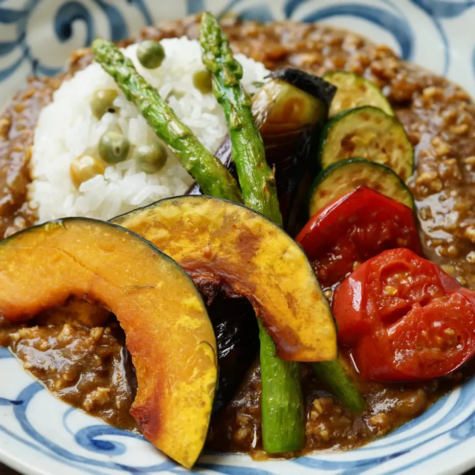 Snapdishの料理写真:グリル野菜とひき肉カレー|hiroさん