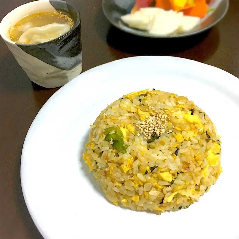 めるぼさんの料理 お茶漬け🍵の素で簡単♪♪
【わかめと卵とねぎの炒飯 】♪♪|momono1さん