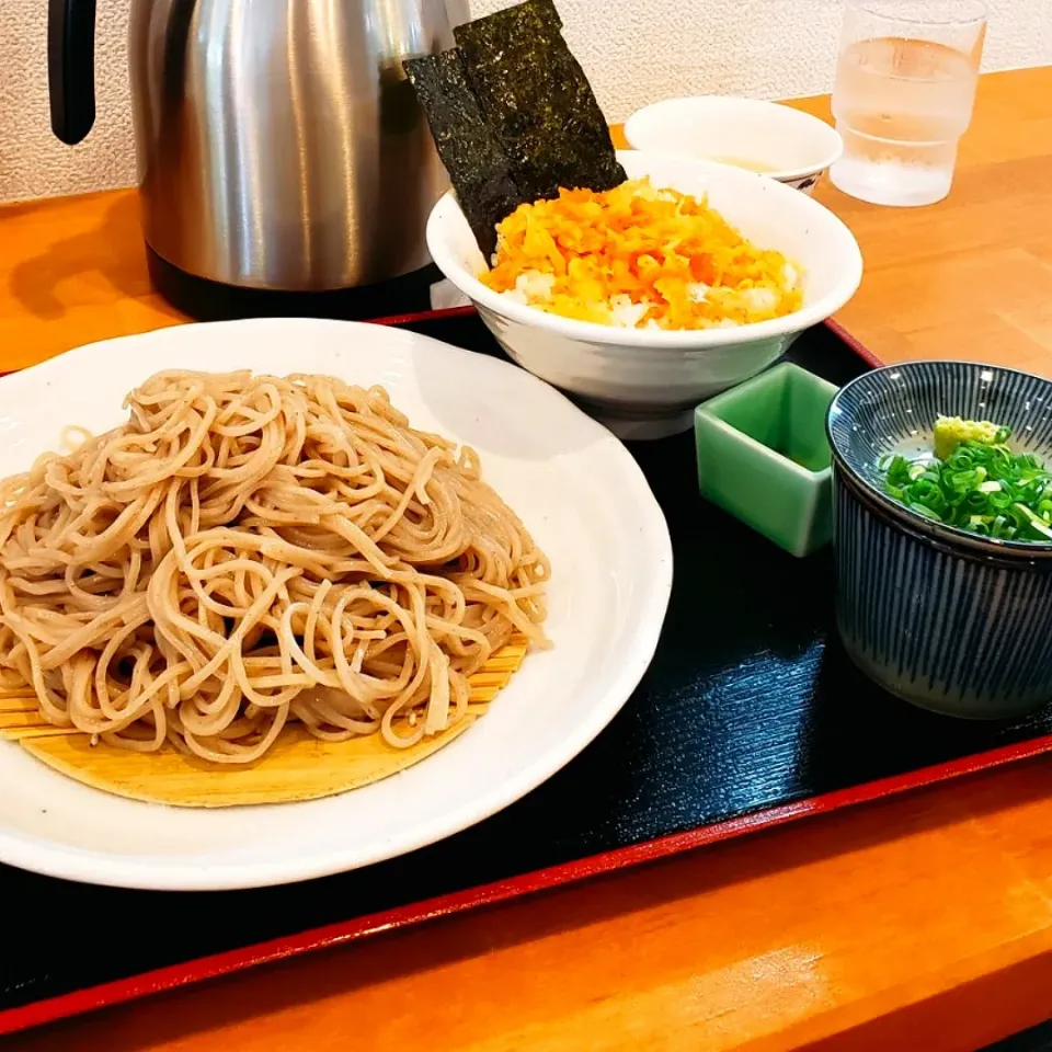 愛媛宇和島
信州蕎麦くら食堂
相方さんは、
ざるそば大盛りにたぬき飯|yukaringoさん