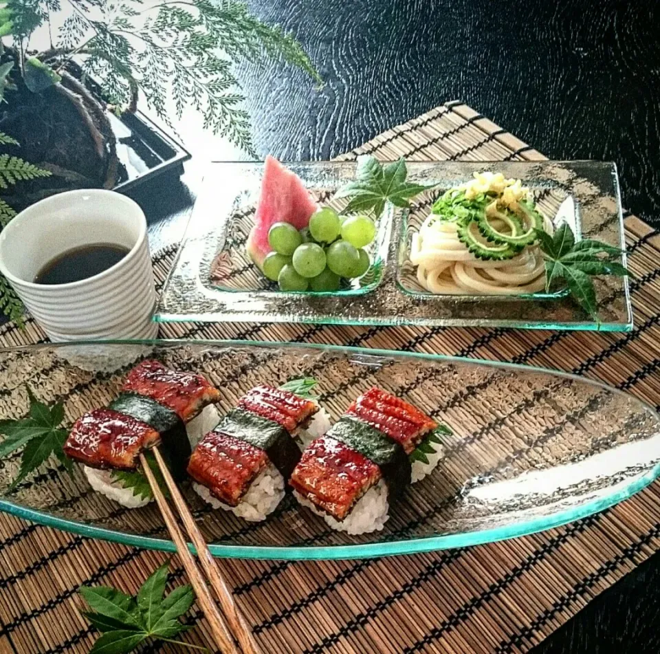 鰻の蒲焼きにぎりと冷やしうどん作りました💕|瑞さん