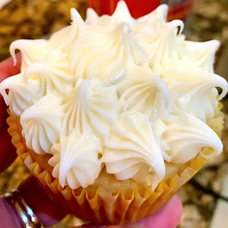 Snapdishの料理写真:Homemade Sugar-Free Vanilla Cupcake 🧁|Alma's Home Kitchenさん