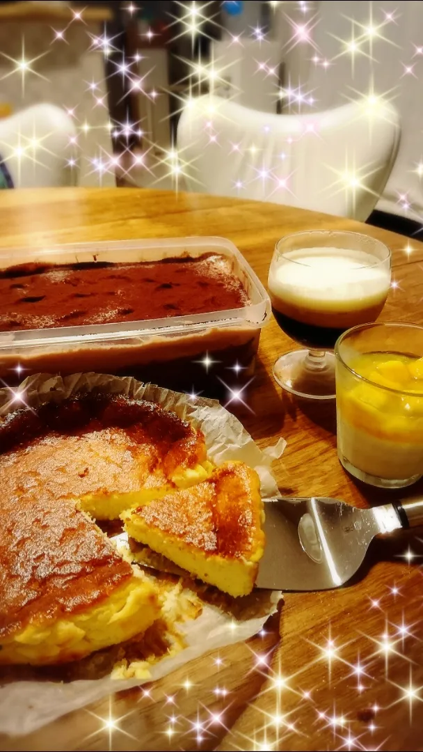 Snapdishの料理写真:スコップチョコケーキ
バスクチーズケーキ
マンゴープリン
コーヒーゼリー|Ikuyo Hasegawaさん