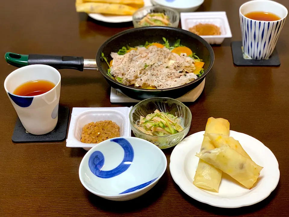 Snapdishの料理写真:🌸 豆苗ときのこの蒸ししゃぶ 🌸|たんちゃんさん