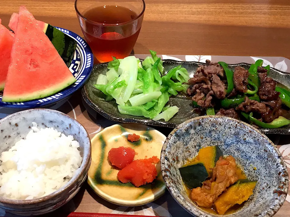 晩御飯
牛肉とピーマンの炒め物、茹でキャベツの旨塩ダレ、白米、かぼちゃとはんぺんの煮物、スイカ、ルイボスティー|かよちゃんさん