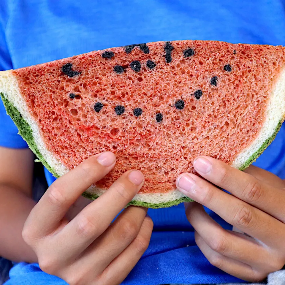 かぶりつきたくなるスイカパン🍉|izuyoさん